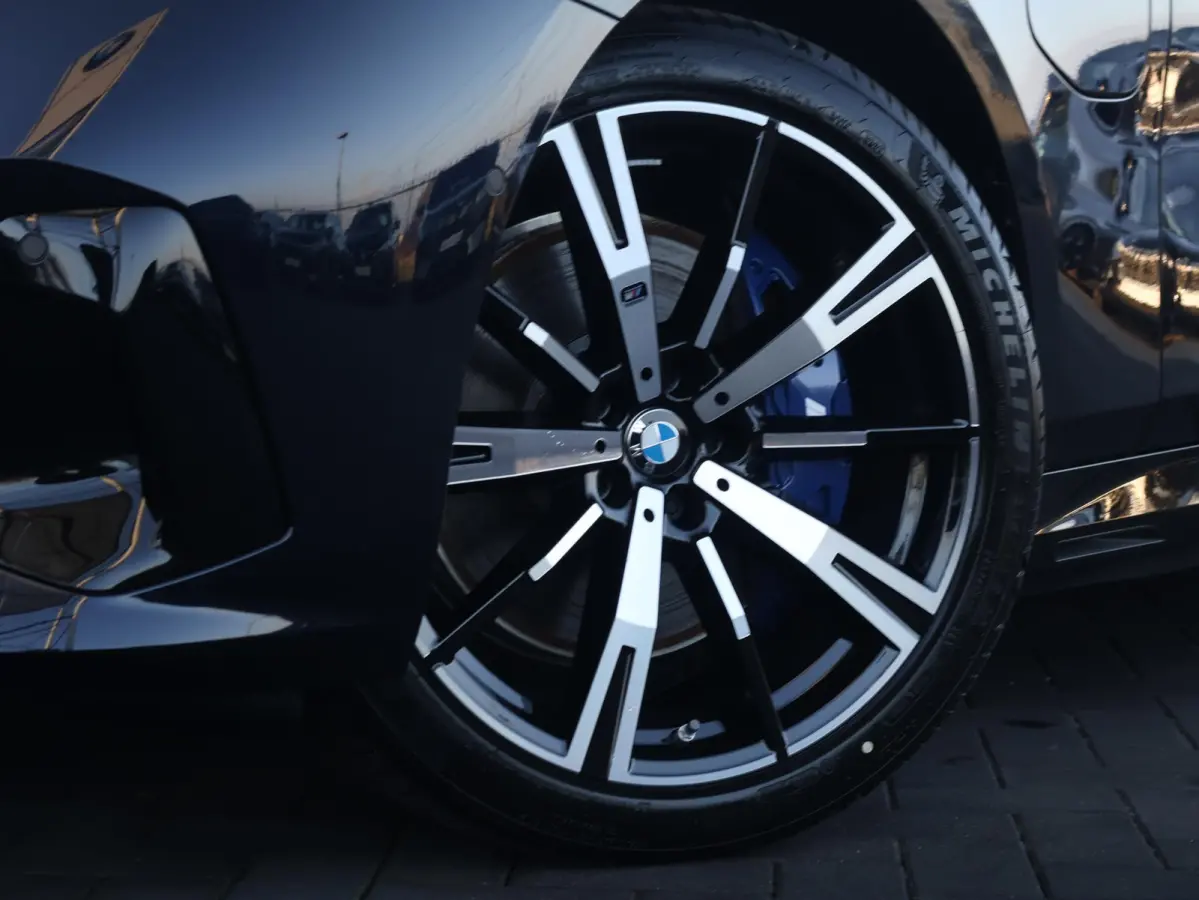550e xDrive | M Sportpakket Pro | Innovation Pack | Travel Packj | Comfort Pack