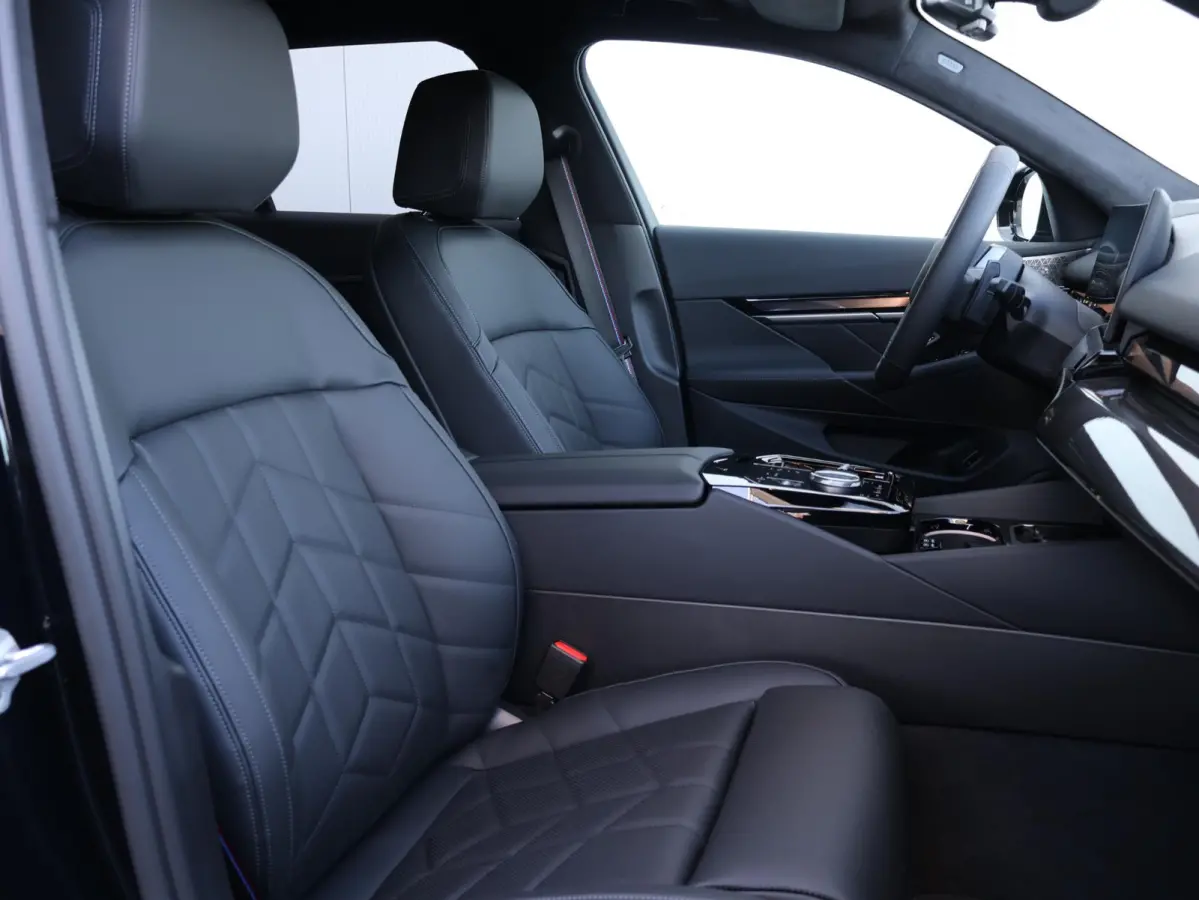 550e xDrive | M Sportpakket Pro | Innovation Pack | Travel Packj | Comfort Pack