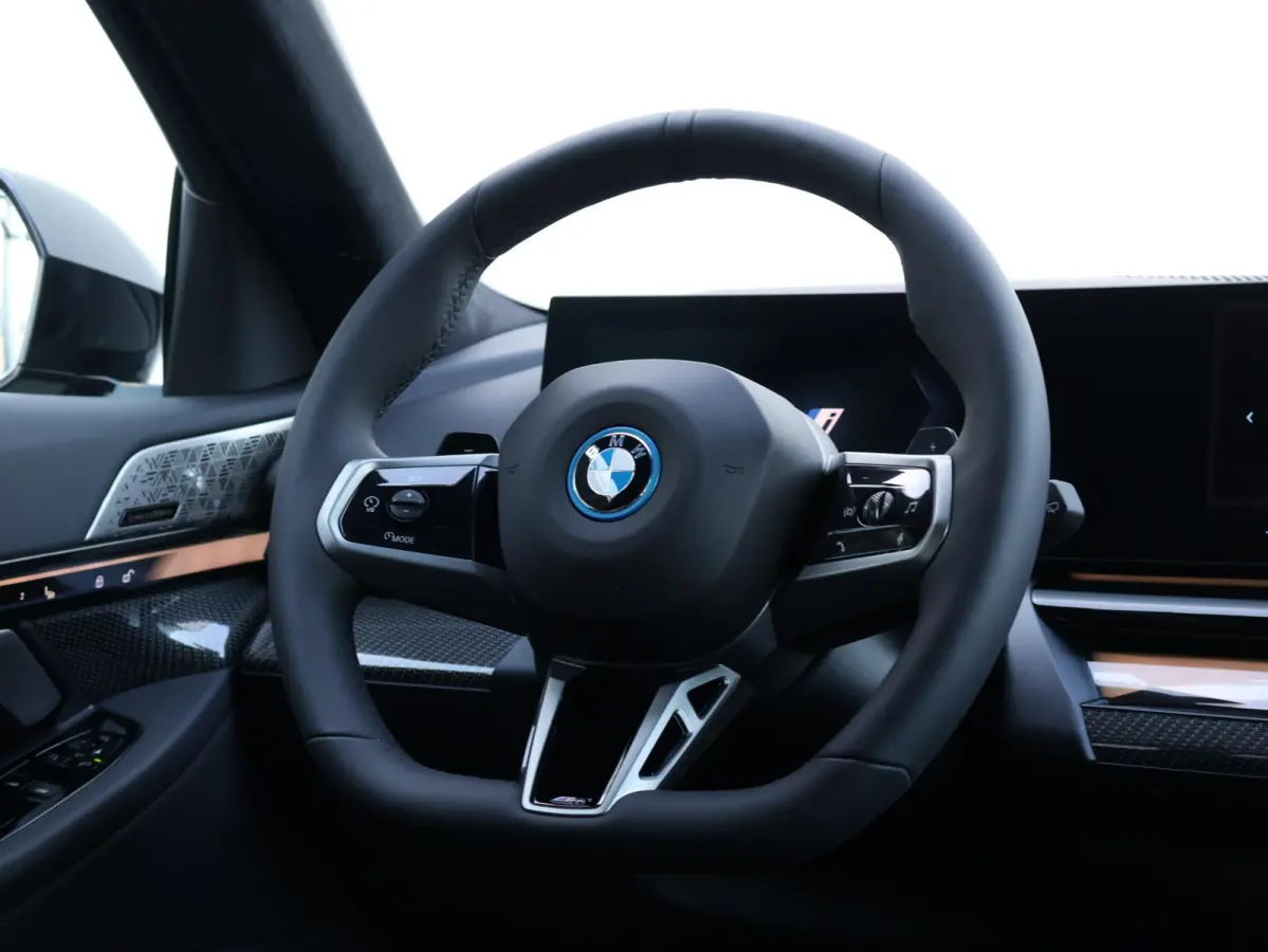 550e xDrive | M Sportpakket Pro | Innovation Pack | Travel Packj | Comfort Pack