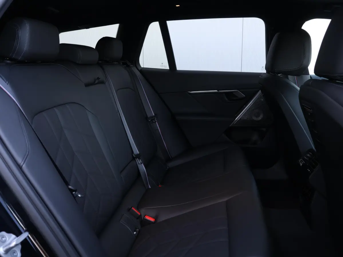 550e xDrive | M Sportpakket Pro | Innovation Pack | Travel Packj | Comfort Pack