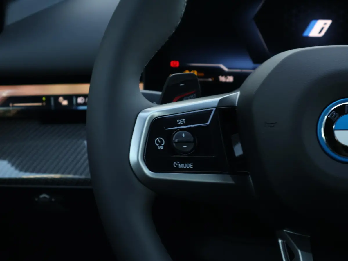 550e xDrive | M Sportpakket Pro | Innovation Pack | Travel Packj | Comfort Pack