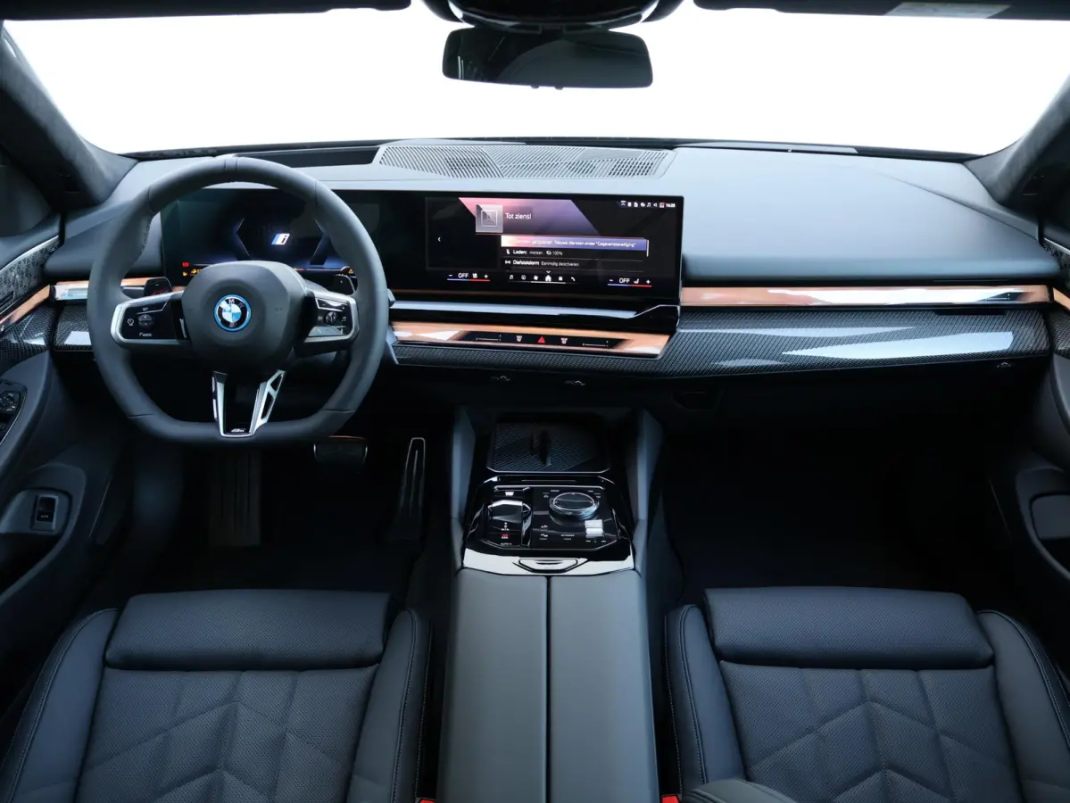 550e xDrive | M Sportpakket Pro | Innovation Pack | Travel Packj | Comfort Pack