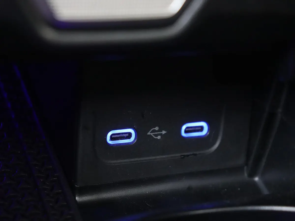 300 e Business Solution AMG /Panoramadak /Burmester 3D /HUD /Nightpakket /Winterpakket