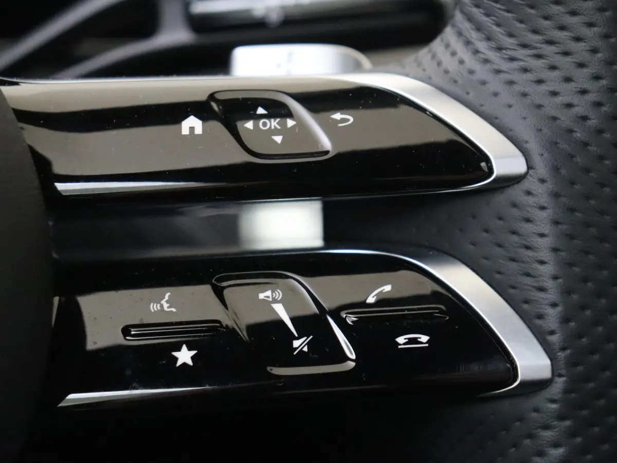 300 e Business Solution AMG /Panoramadak /Burmester 3D /HUD /Nightpakket /Winterpakket