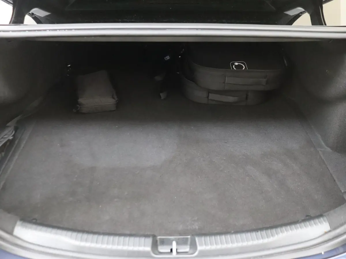 300 e Business Solution AMG /Panoramadak /Burmester 3D /HUD /Nightpakket /Winterpakket