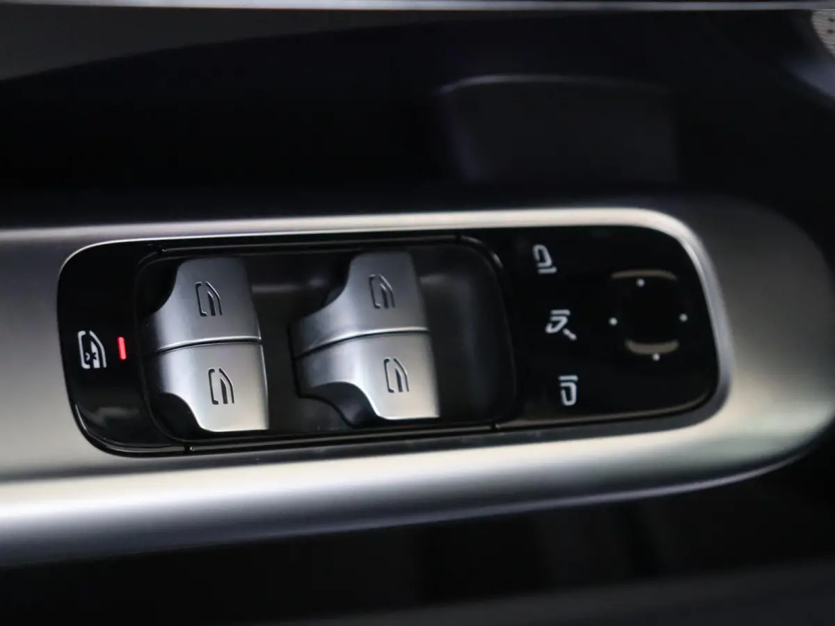 300 e Business Solution AMG /Panoramadak /Burmester 3D /HUD /Nightpakket /Winterpakket