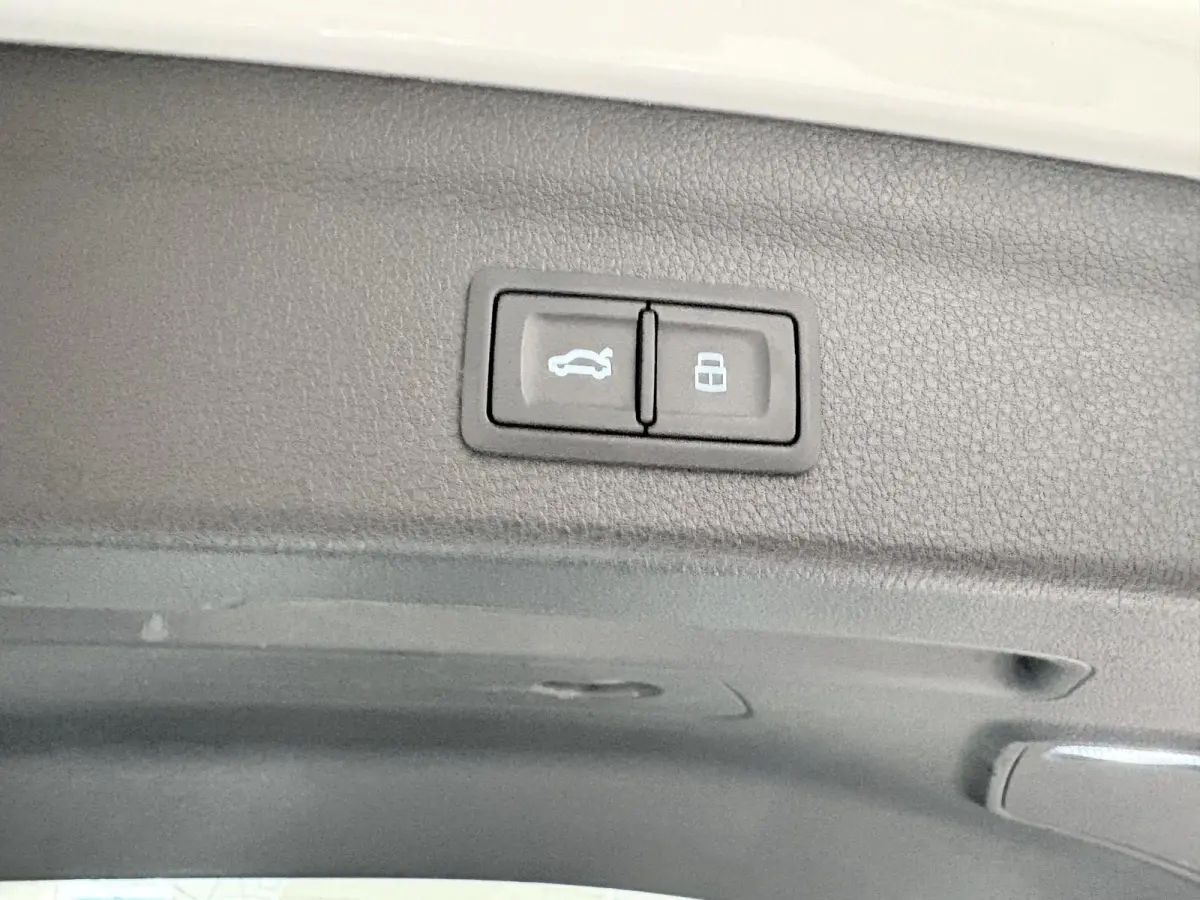 35 TFSI Pro Line business Airco | Achteruitrij camera | Parkeerhulp voor en achter | Cruis control | Panoramisch schuifdak | Navigatie | Bluetooth | Cruise Control | Electronic Climate Contr