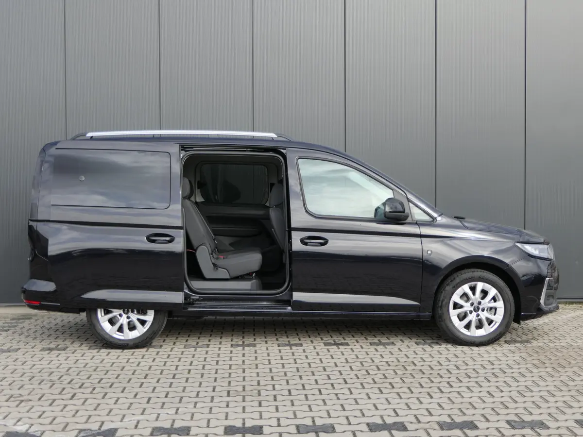 1.5 PHEV Titanium 7 Persoons | 7-Persoons | Camera | Dubbele Schuifdeur | Adaptive Cruise | BLIS | Navigatie | Stoel/Stuurverwarming