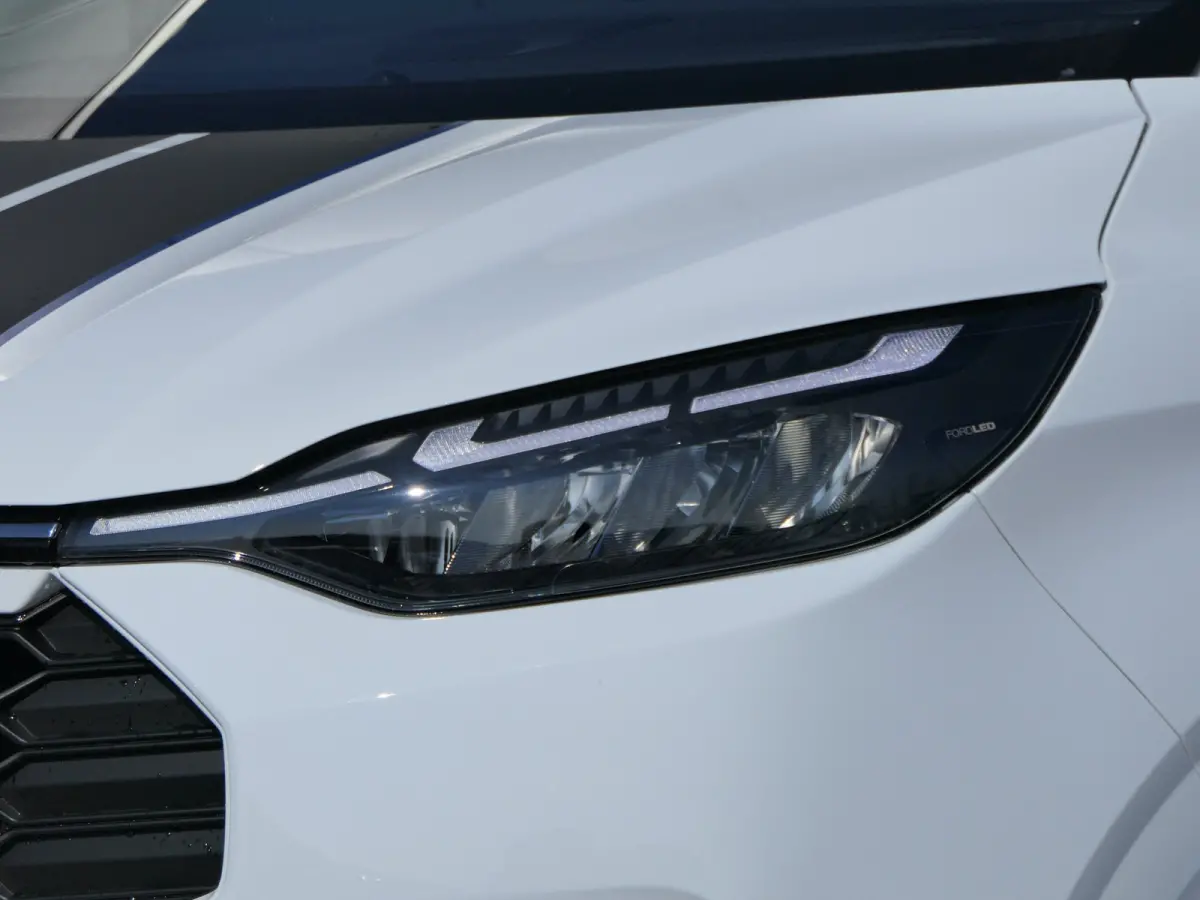 320 2.5 PHEV 233PK L2H1 Sport Automaat! Trekhaak | 2300kg Trekgewicht | B&O