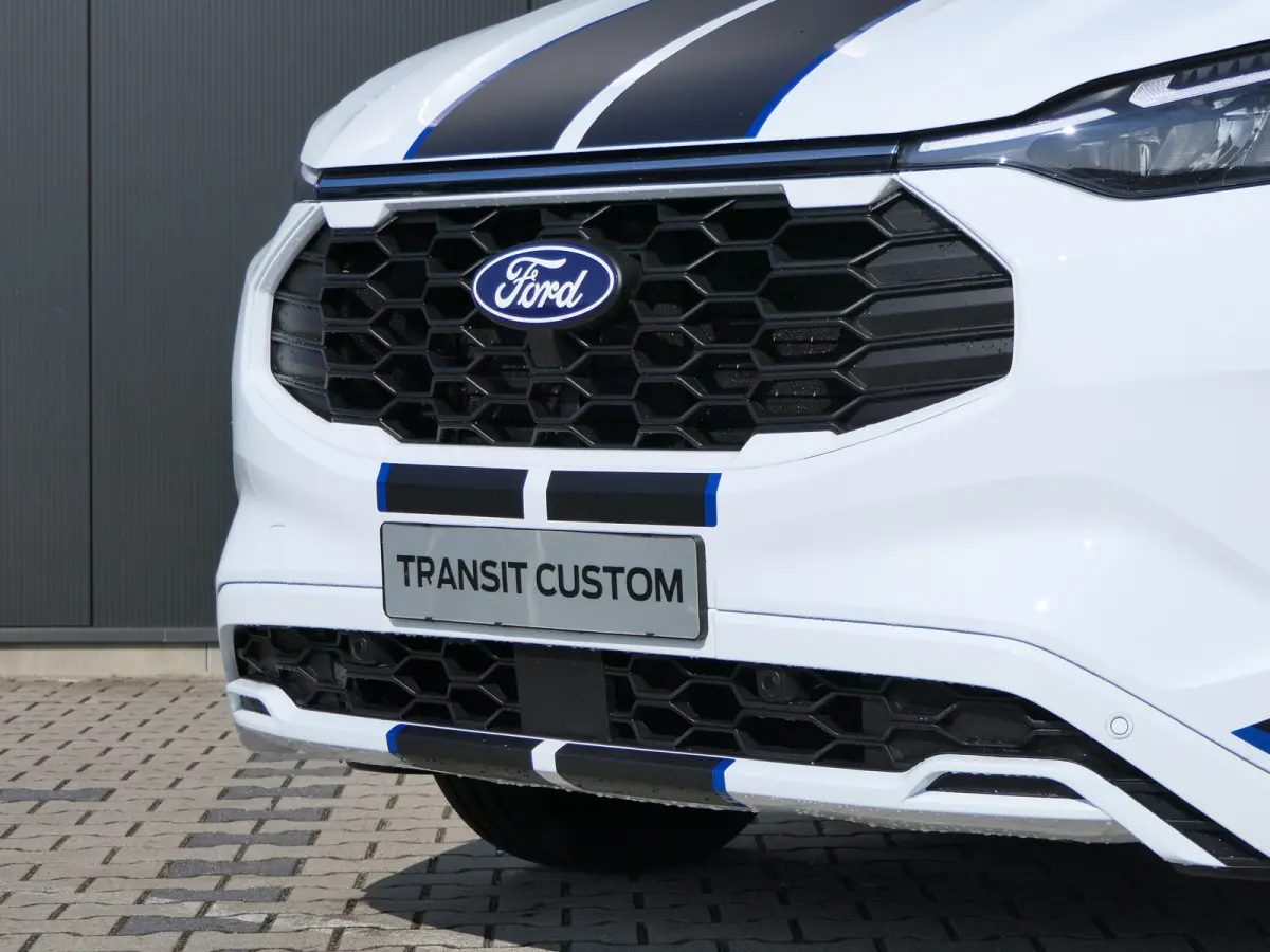 320 2.5 PHEV 233PK L2H1 Sport Automaat! Trekhaak | 2300kg Trekgewicht | B&O