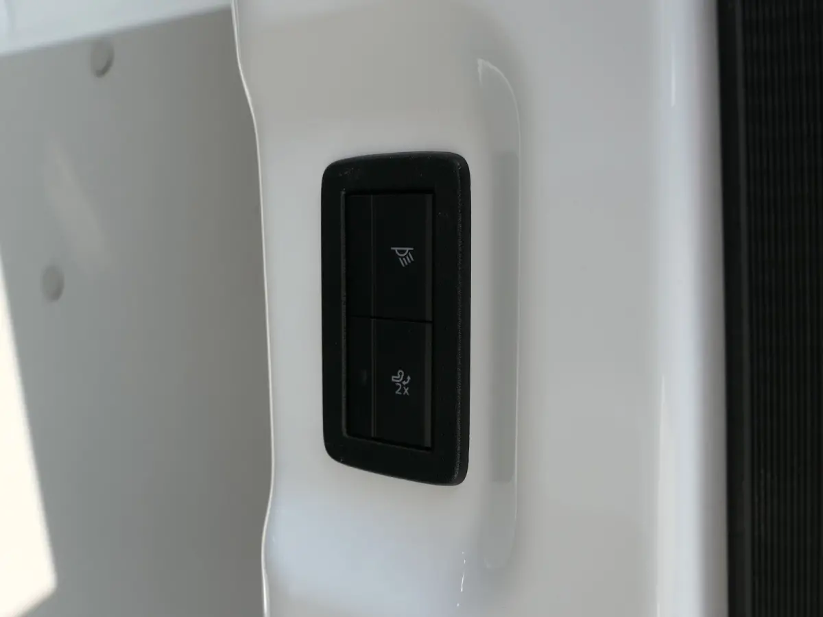 320 2.5 PHEV 233PK L2H1 Sport Automaat! Trekhaak | 2300kg Trekgewicht | B&O