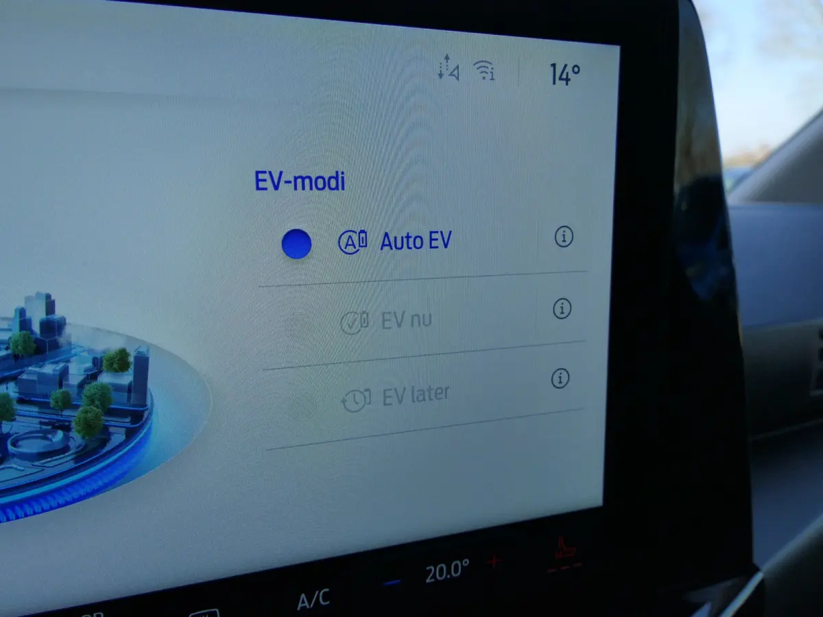 320 2.5 PHEV 233PK L2H1 Sport Automaat! Trekhaak | 2300kg Trekgewicht | B&O