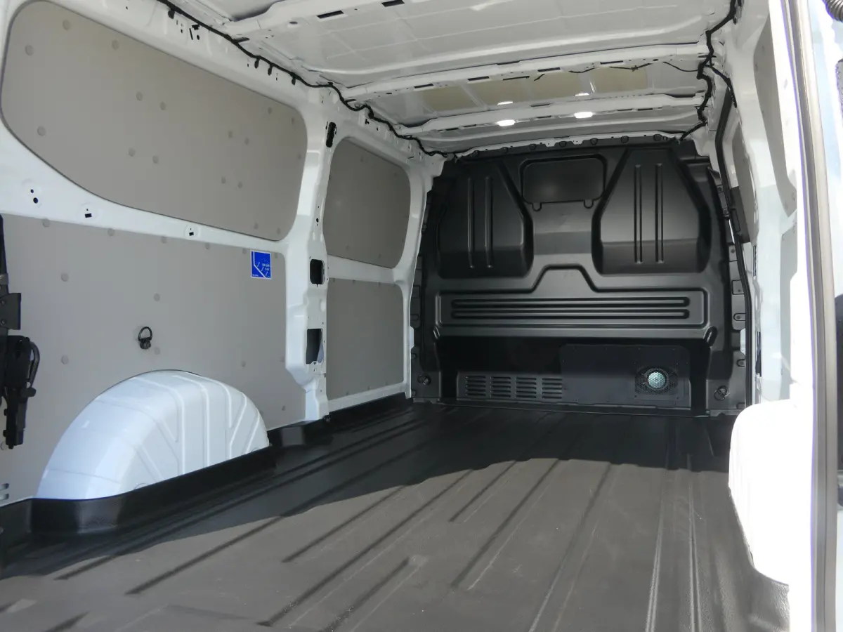 320 2.5 PHEV 233PK L2H1 Sport Automaat! Trekhaak | 2300kg Trekgewicht | B&O