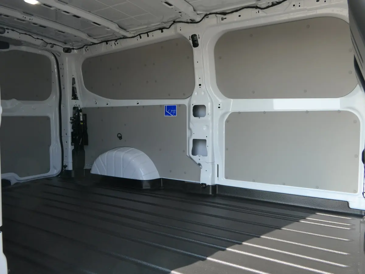 320 2.5 PHEV 233PK L2H1 Sport Automaat! Trekhaak | 2300kg Trekgewicht | B&O
