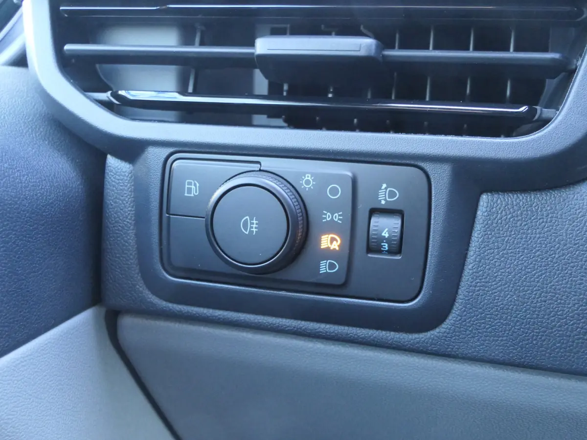 320 2.5 PHEV 233PK L2H1 Sport Automaat! Trekhaak | 2300kg Trekgewicht | B&O