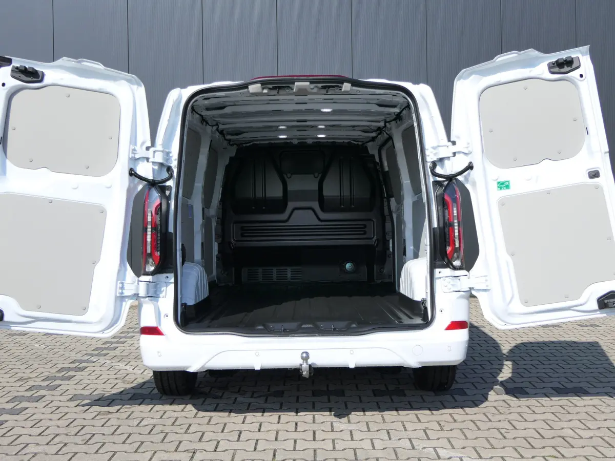 320 2.5 PHEV 233PK L2H1 Sport Automaat! Trekhaak | 2300kg Trekgewicht | B&O