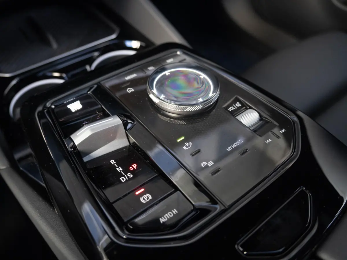 520i | M Sportpakket | Innovation Pack | Stuurwielrand verwarmd | Comfort Access | Panoramadak | Stoelverwarming | Harman-Kardon | Trekhaak