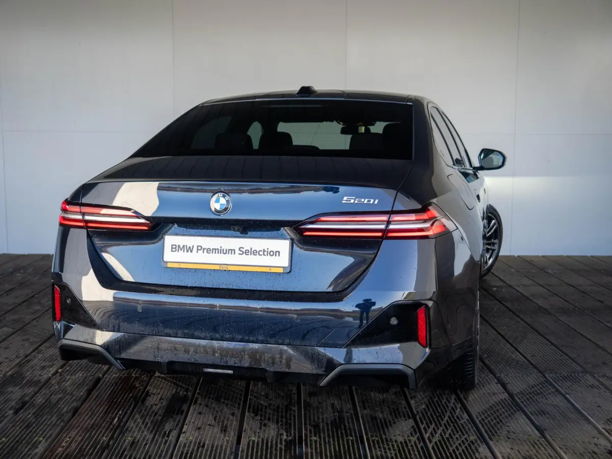 520i | M Sportpakket | Innovation Pack | Stuurwielrand verwarmd | Comfort Access | Panoramadak | Stoelverwarming | Harman-Kardon | Trekhaak