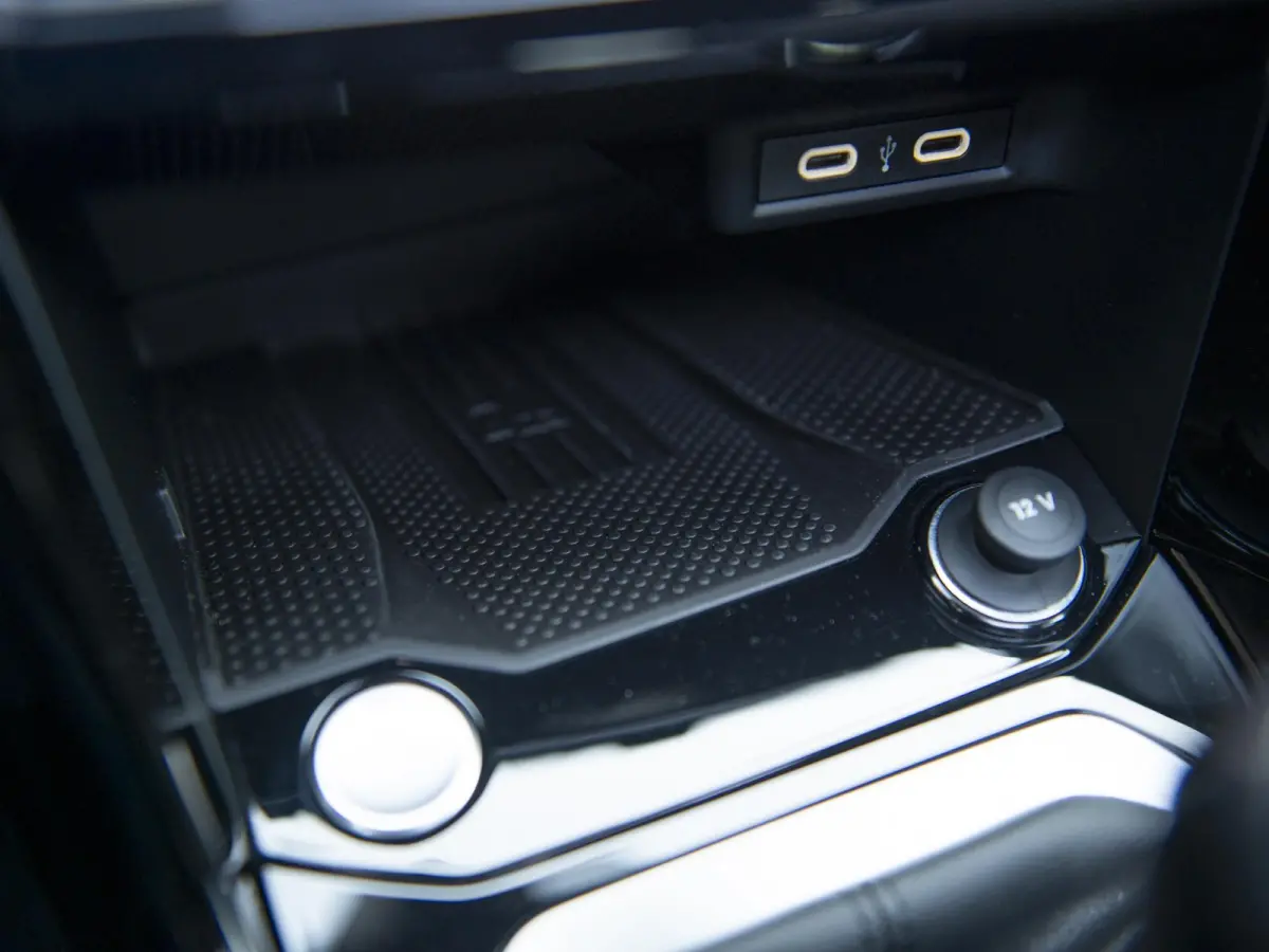 1.5 TSI R-Line Black Style Edition | Pano | Navi | App-connect | LED Plus | 19" LMV Black | Nw.prijs € 55.660,-!