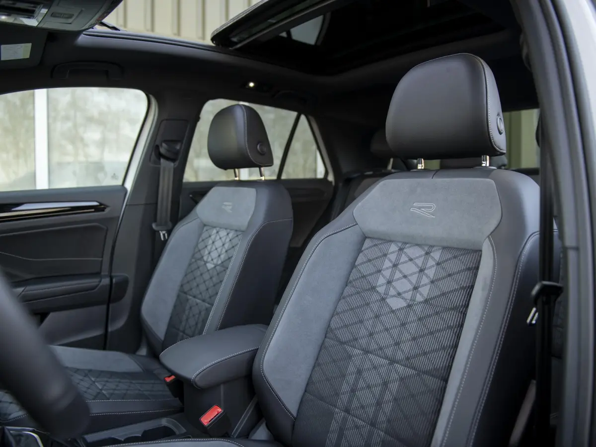 1.5 TSI R-Line Black Style Edition | Pano | Navi | App-connect | LED Plus | 19" LMV Black | Nw.prijs € 55.660,-!