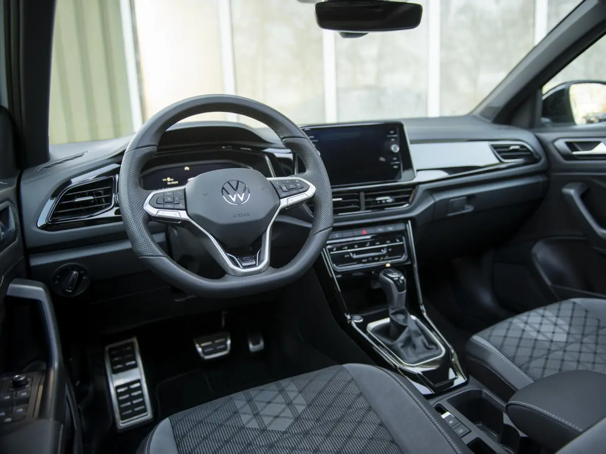1.5 TSI R-Line Black Style Edition | Pano | Navi | App-connect | LED Plus | 19" LMV Black | Nw.prijs € 55.660,-!