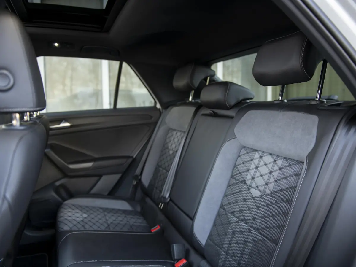 1.5 TSI R-Line Black Style Edition | Pano | Navi | App-connect | LED Plus | 19" LMV Black | Nw.prijs € 55.660,-!