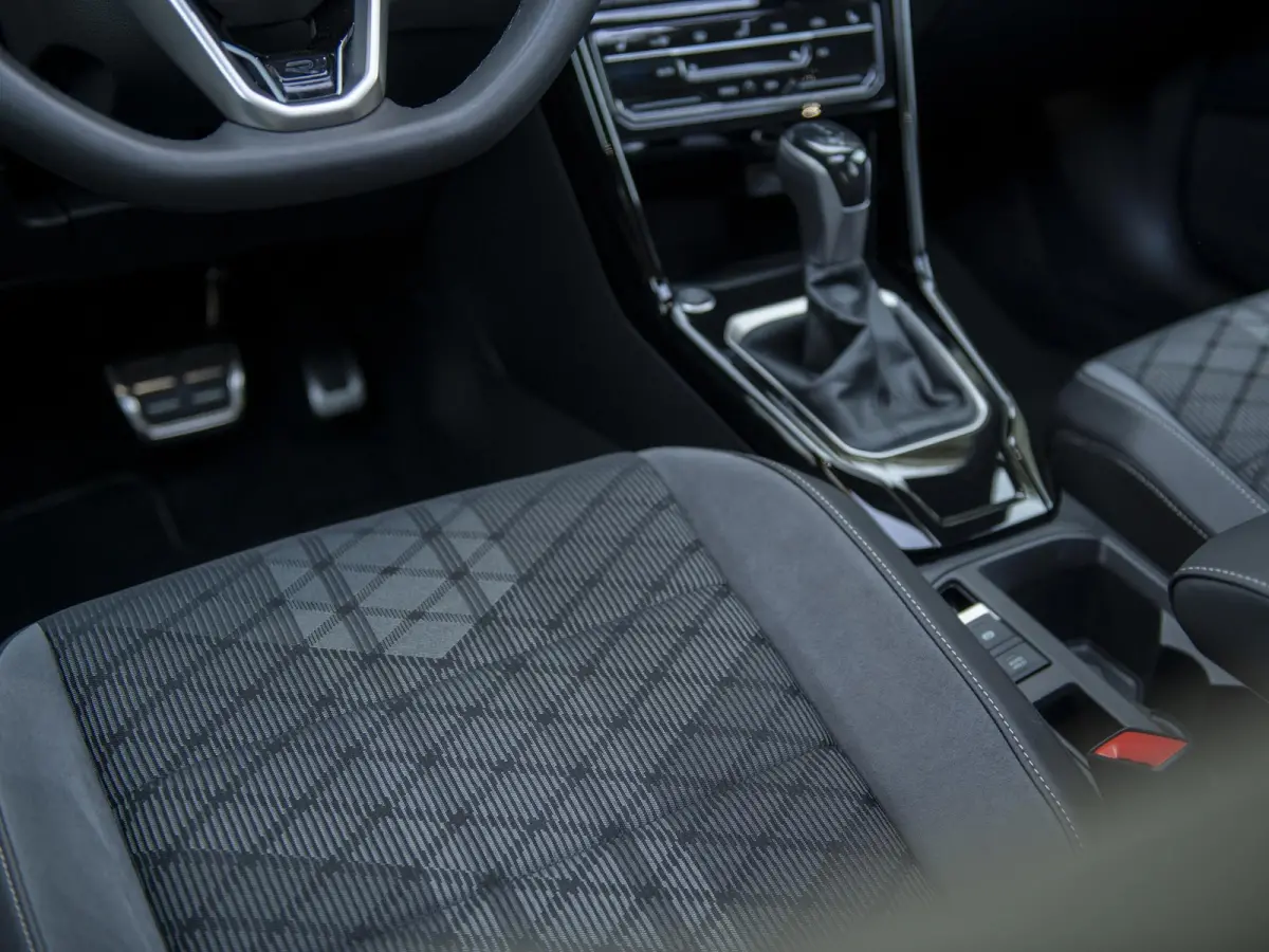 1.5 TSI R-Line Black Style Edition | Pano | Navi | App-connect | LED Plus | 19" LMV Black | Nw.prijs € 55.660,-!