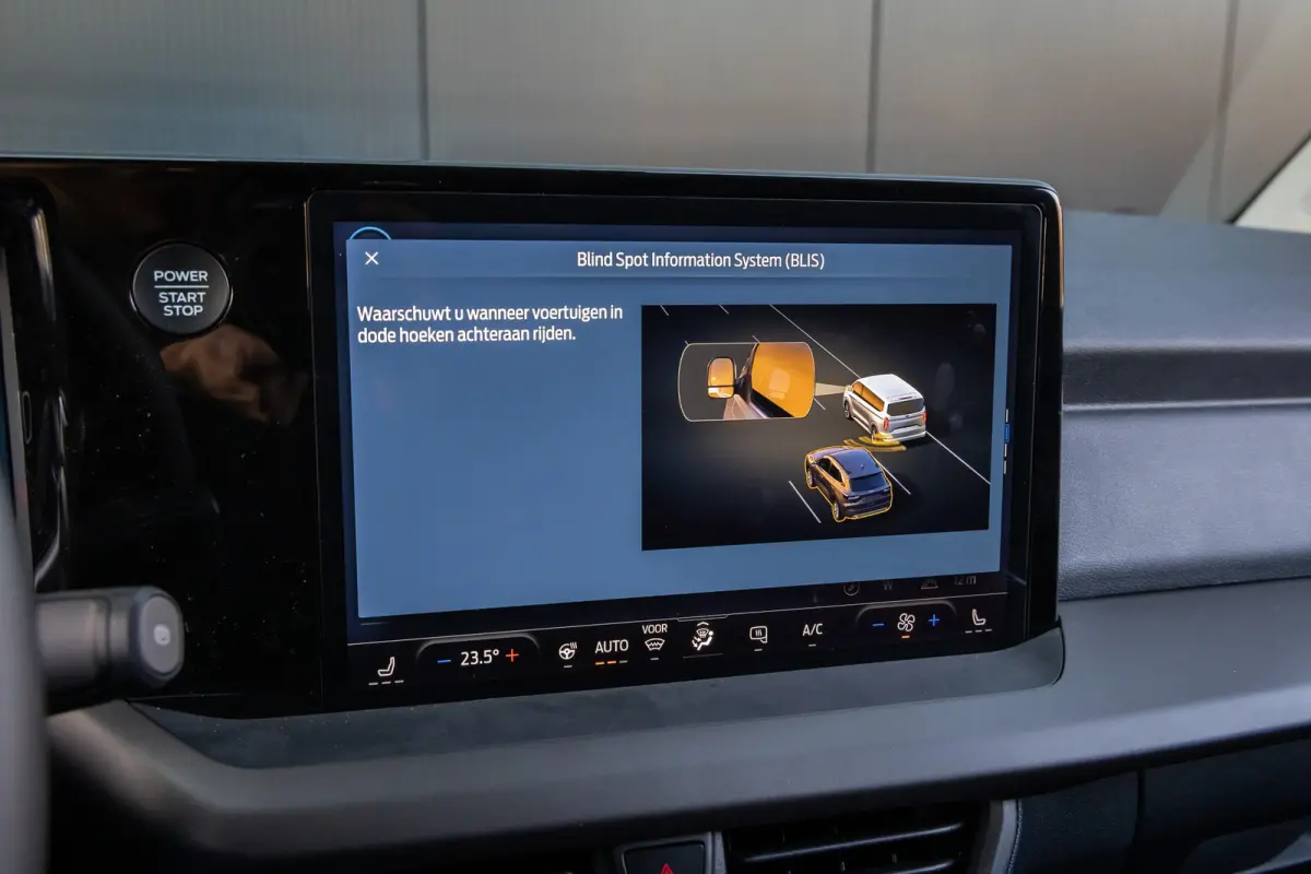 Limited 44 kWh DIRECT LEVERBAAR | Trekhaak | Adapt. Cruise | Dodehoek Detectie | Camera | Winter-pack | Standkachel | Driver Assistance Pack | Climate Control |