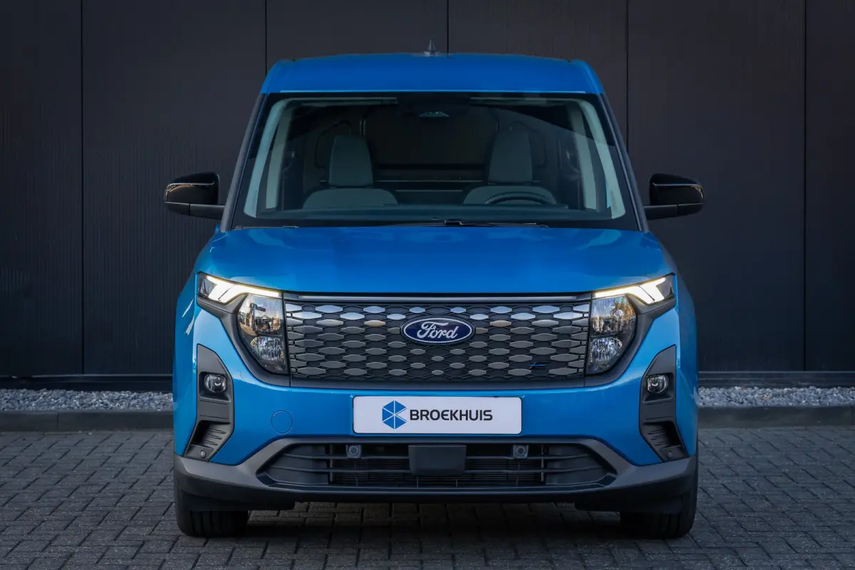 Limited 44 kWh DIRECT LEVERBAAR | Trekhaak | Adapt. Cruise | Dodehoek Detectie | Camera | Winter-pack | Standkachel | Driver Assistance Pack | Climate Control |