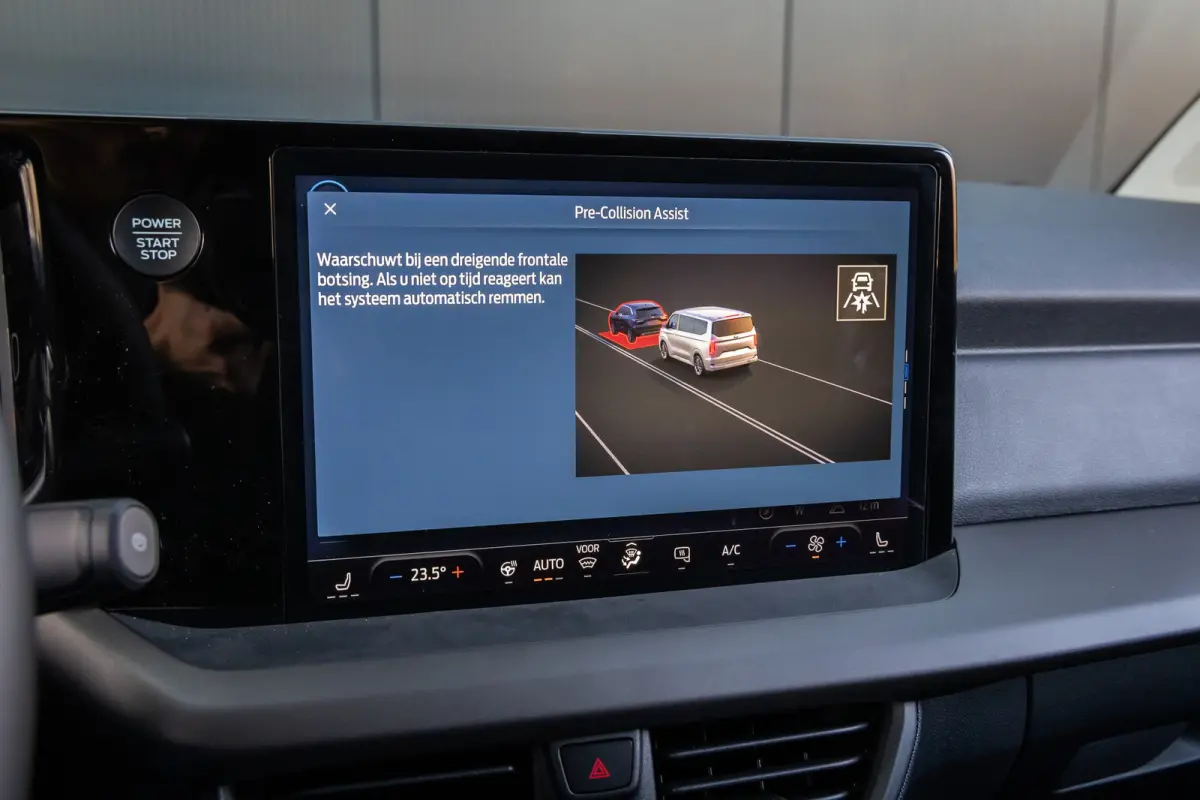 Limited 44 kWh DIRECT LEVERBAAR | Trekhaak | Adapt. Cruise | Dodehoek Detectie | Camera | Winter-pack | Standkachel | Driver Assistance Pack | Climate Control |