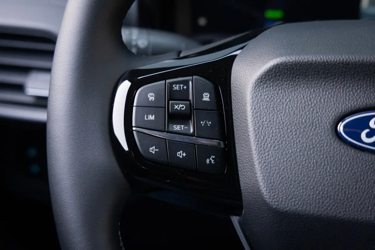 Limited 44 kWh DIRECT LEVERBAAR | Trekhaak | Adapt. Cruise | Dodehoek Detectie | Camera | Winter-pack | Standkachel | Driver Assistance Pack | Climate Control |