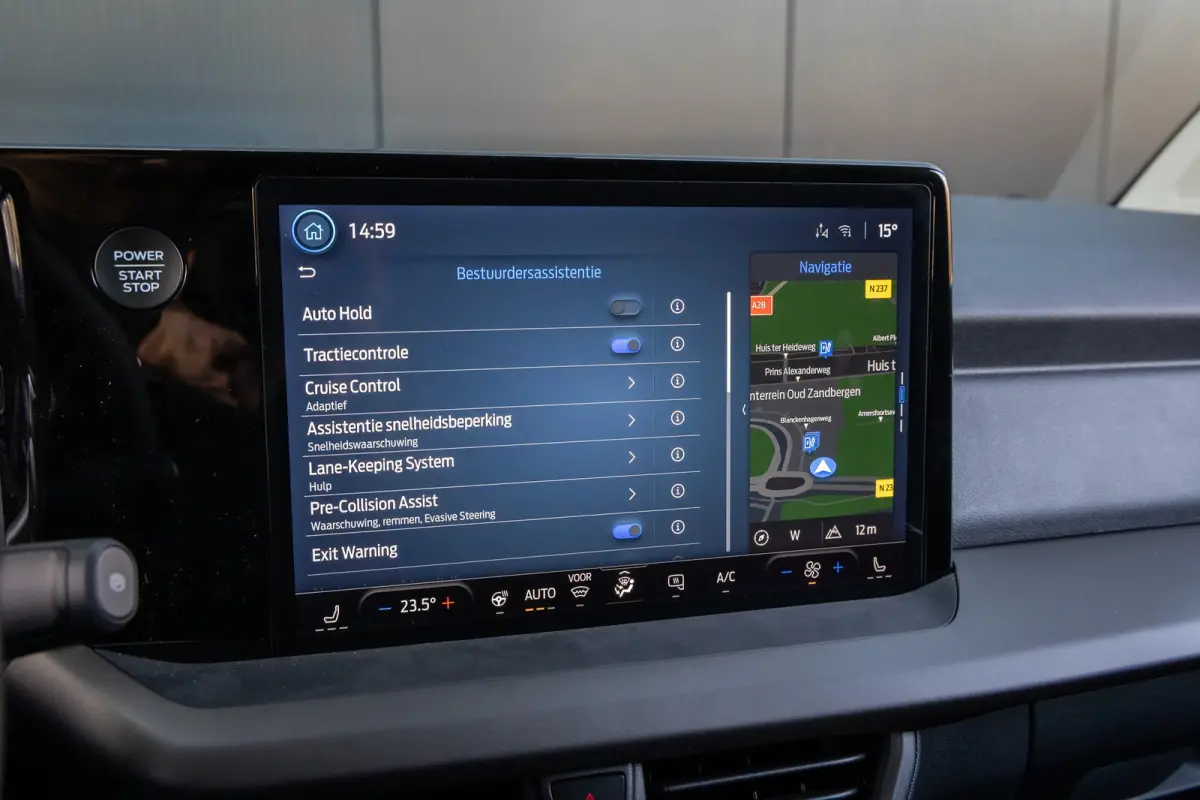 Limited 44 kWh DIRECT LEVERBAAR | Trekhaak | Adapt. Cruise | Dodehoek Detectie | Camera | Winter-pack | Standkachel | Driver Assistance Pack | Climate Control |