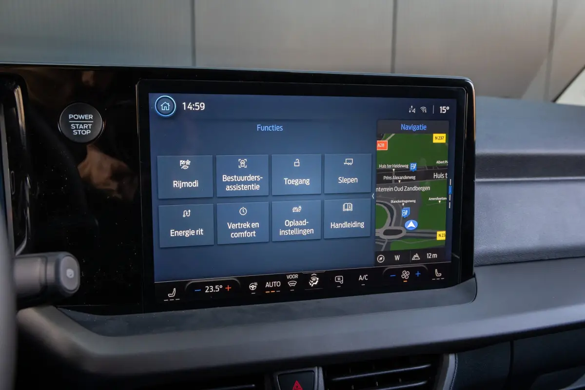 Limited 44 kWh DIRECT LEVERBAAR | Trekhaak | Adapt. Cruise | Dodehoek Detectie | Camera | Winter-pack | Standkachel | Driver Assistance Pack | Climate Control |