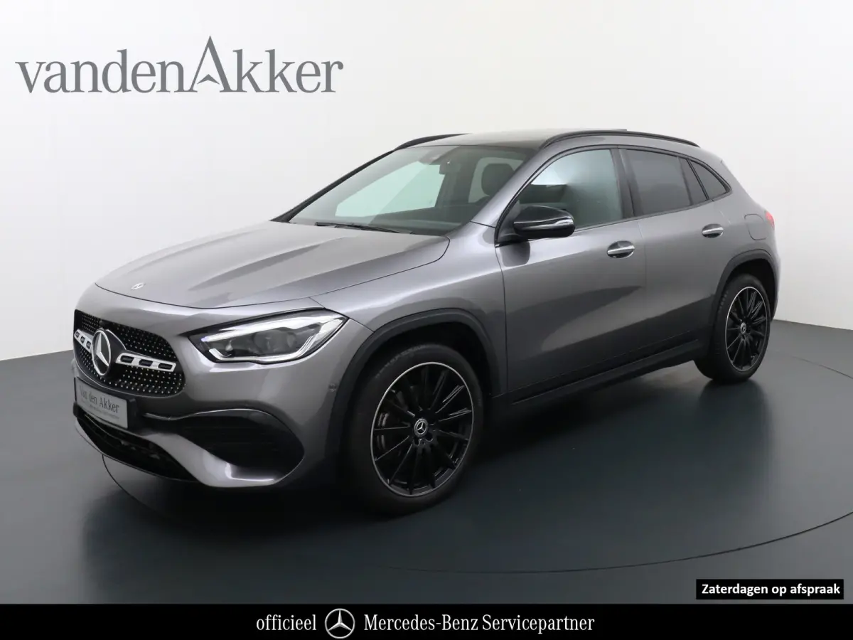 250 e AMG // SoH 99,5% // Panoramadak // 20" AMG Velgen // Nightpakket // Sfeerverlichting // Camera