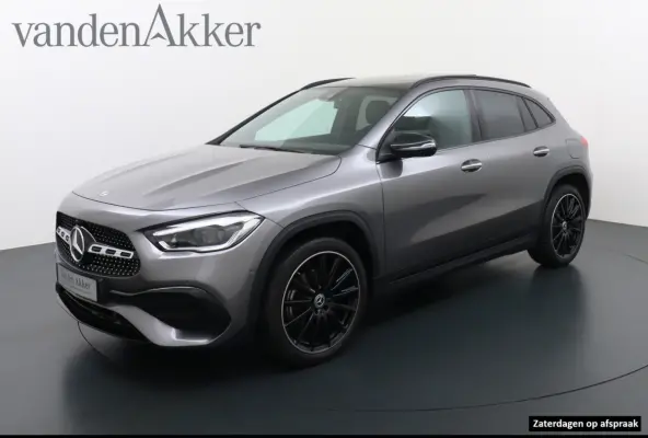 250 e AMG // SoH 99,5% // Panoramadak // 20" AMG Velgen // Nightpakket // Sfeerverlichting // Camera