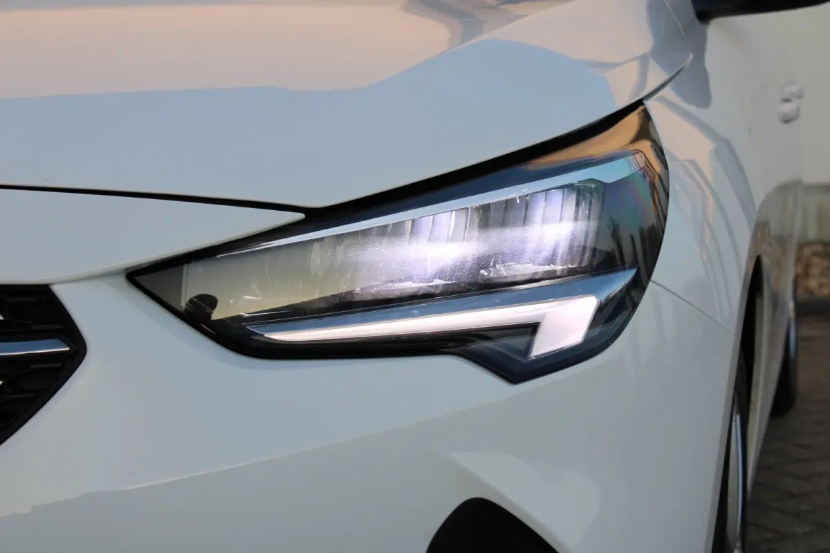 1.2 Elegance / Navigatie / Camera / Parkeersensoren / LED / Keyless / 16'' LMV /