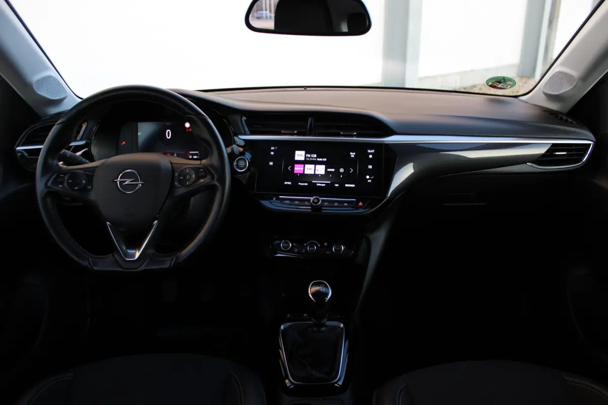 1.2 Elegance / Navigatie / Camera / Parkeersensoren / LED / Keyless / 16'' LMV /