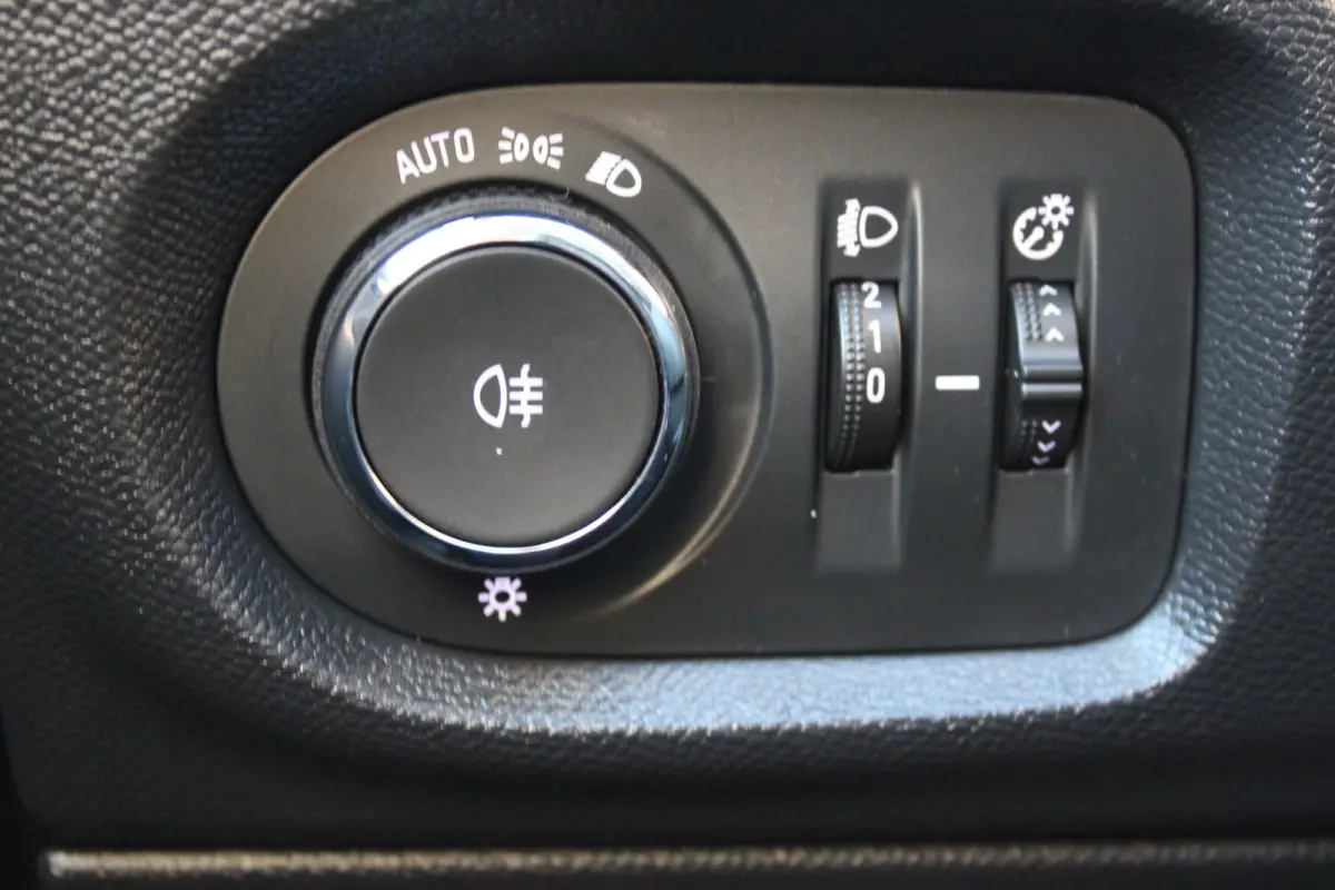 1.2 Elegance / Navigatie / Camera / Parkeersensoren / LED / Keyless / 16'' LMV /