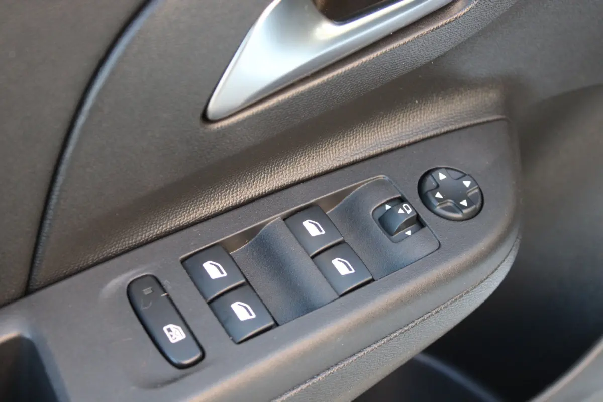 1.2 Elegance / Navigatie / Camera / Parkeersensoren / LED / Keyless / 16'' LMV /