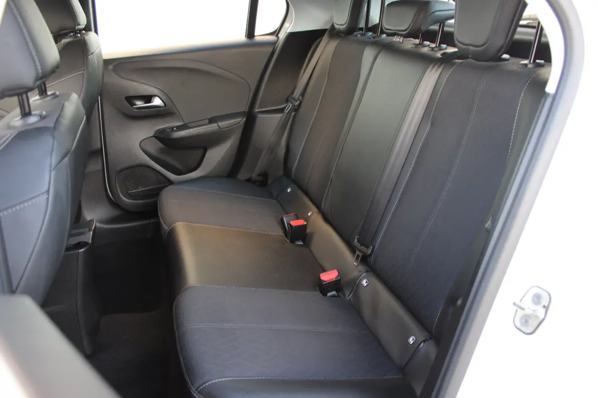 1.2 Elegance / Navigatie / Camera / Parkeersensoren / LED / Keyless / 16'' LMV /