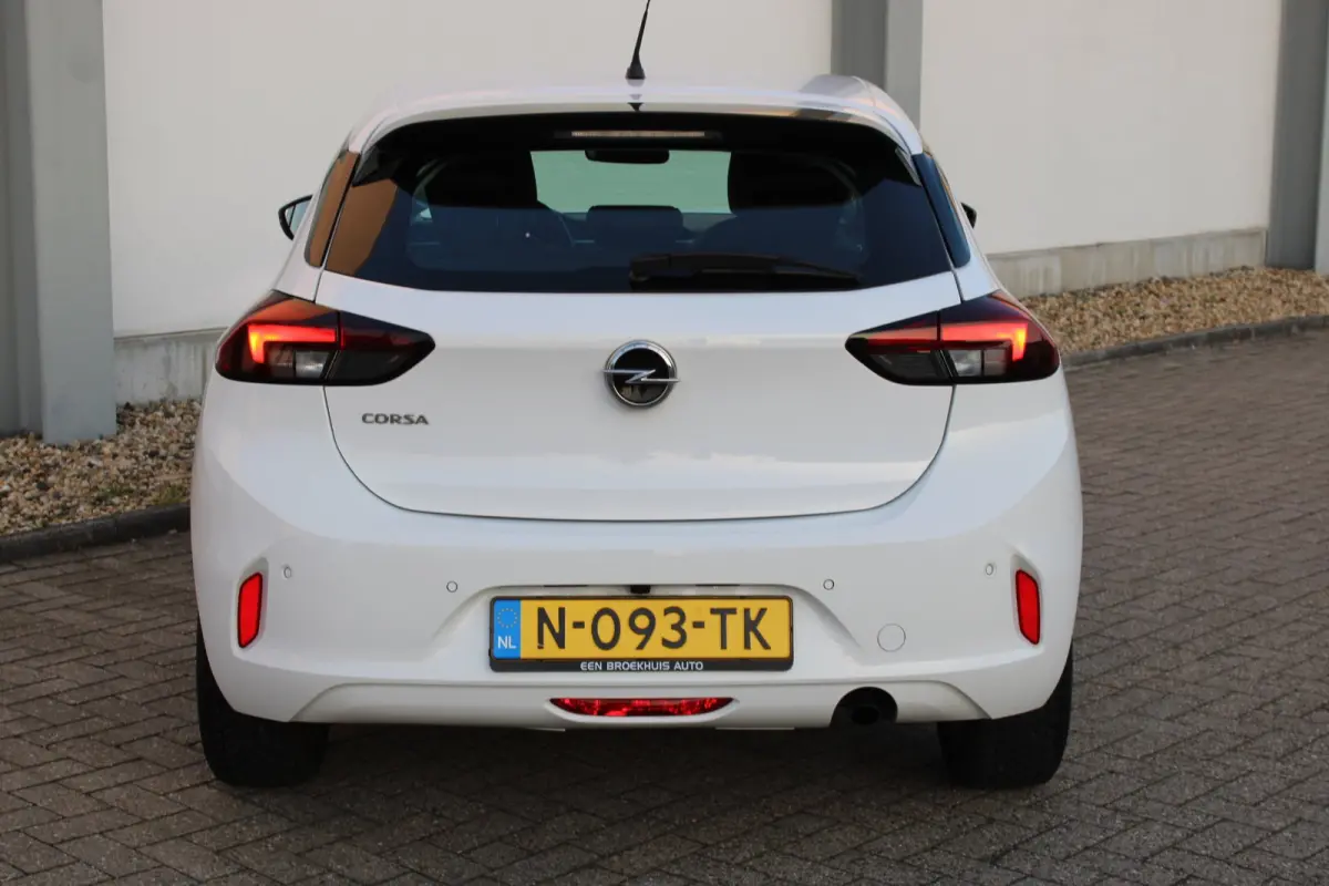 1.2 Elegance / Navigatie / Camera / Parkeersensoren / LED / Keyless / 16'' LMV /