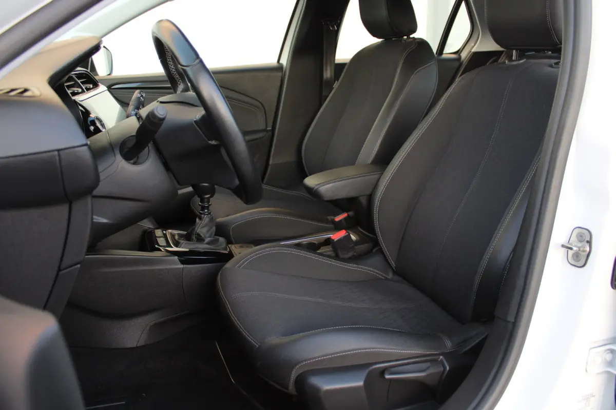 1.2 Elegance / Navigatie / Camera / Parkeersensoren / LED / Keyless / 16'' LMV /