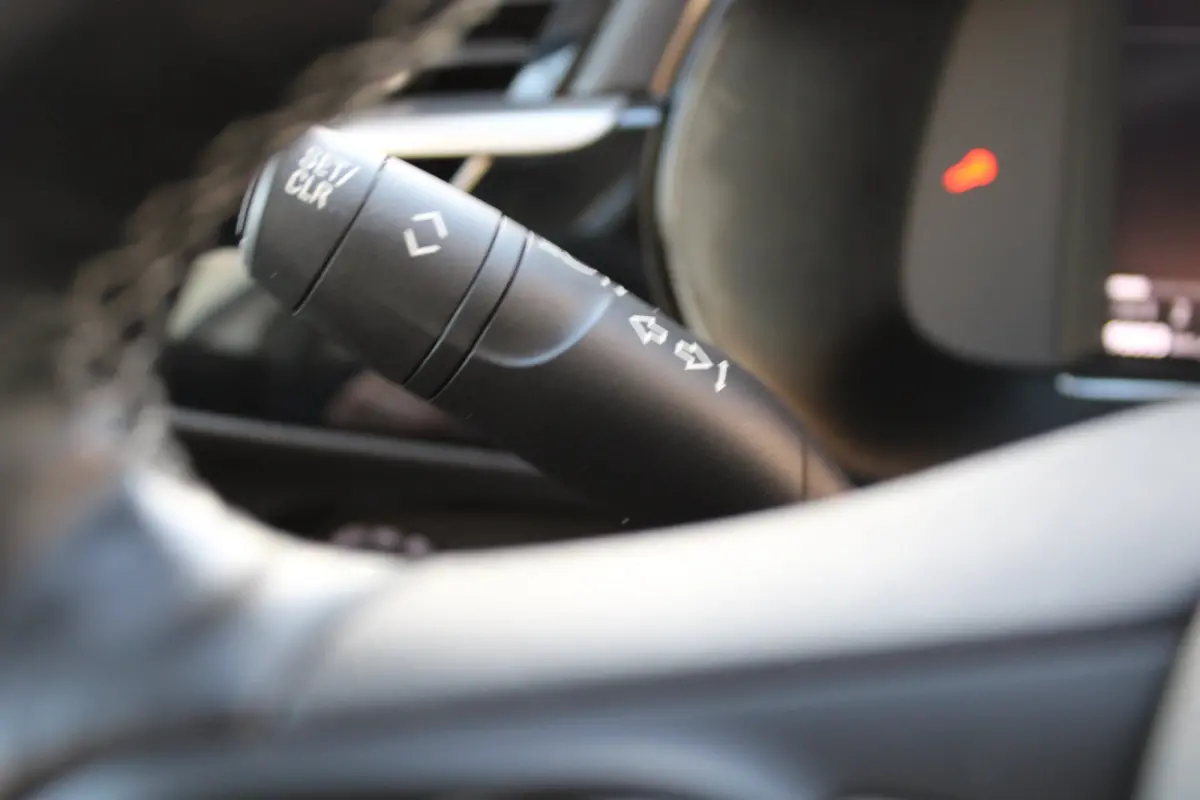 1.2 Elegance / Navigatie / Camera / Parkeersensoren / LED / Keyless / 16'' LMV /