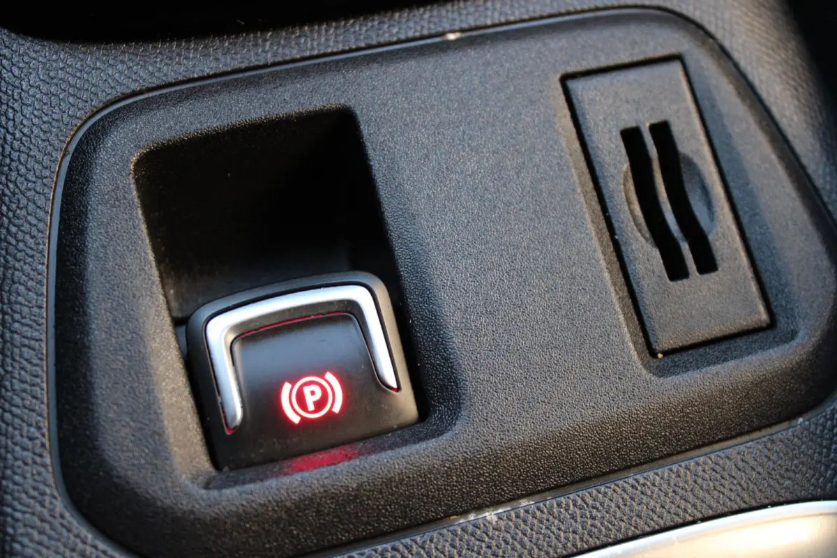 1.2 Elegance / Navigatie / Camera / Parkeersensoren / LED / Keyless / 16'' LMV /