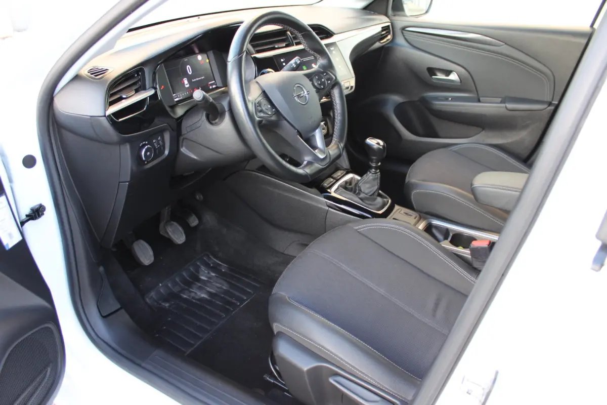 1.2 Elegance / Navigatie / Camera / Parkeersensoren / LED / Keyless / 16'' LMV /