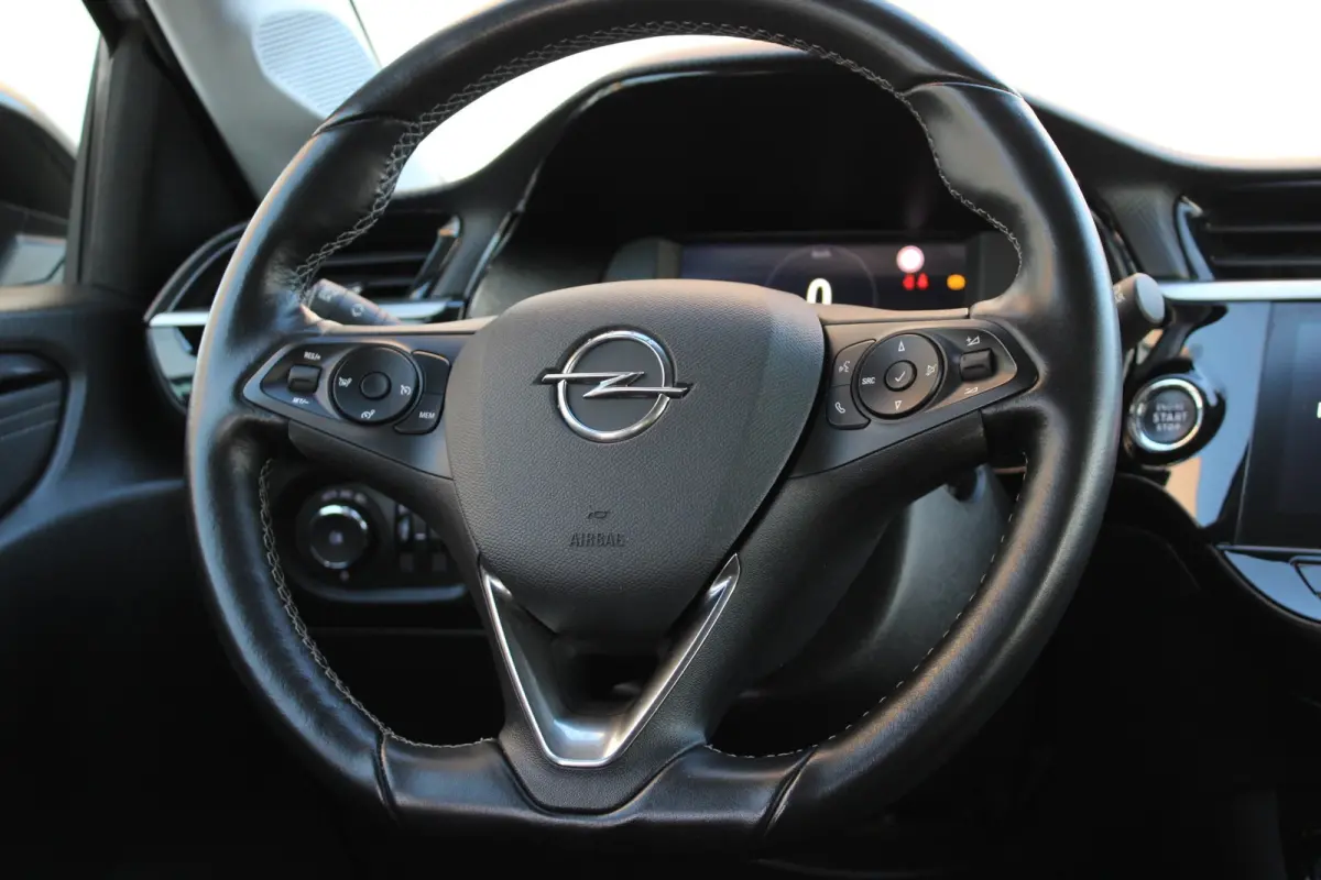 1.2 Elegance / Navigatie / Camera / Parkeersensoren / LED / Keyless / 16'' LMV /