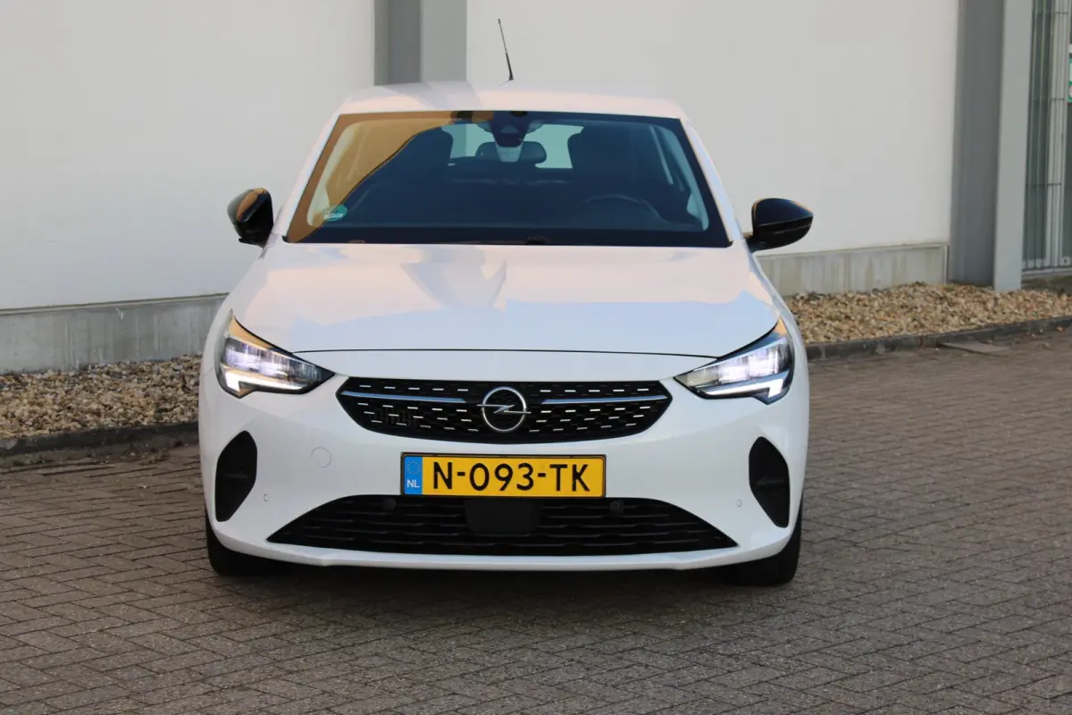 1.2 Elegance / Navigatie / Camera / Parkeersensoren / LED / Keyless / 16'' LMV /