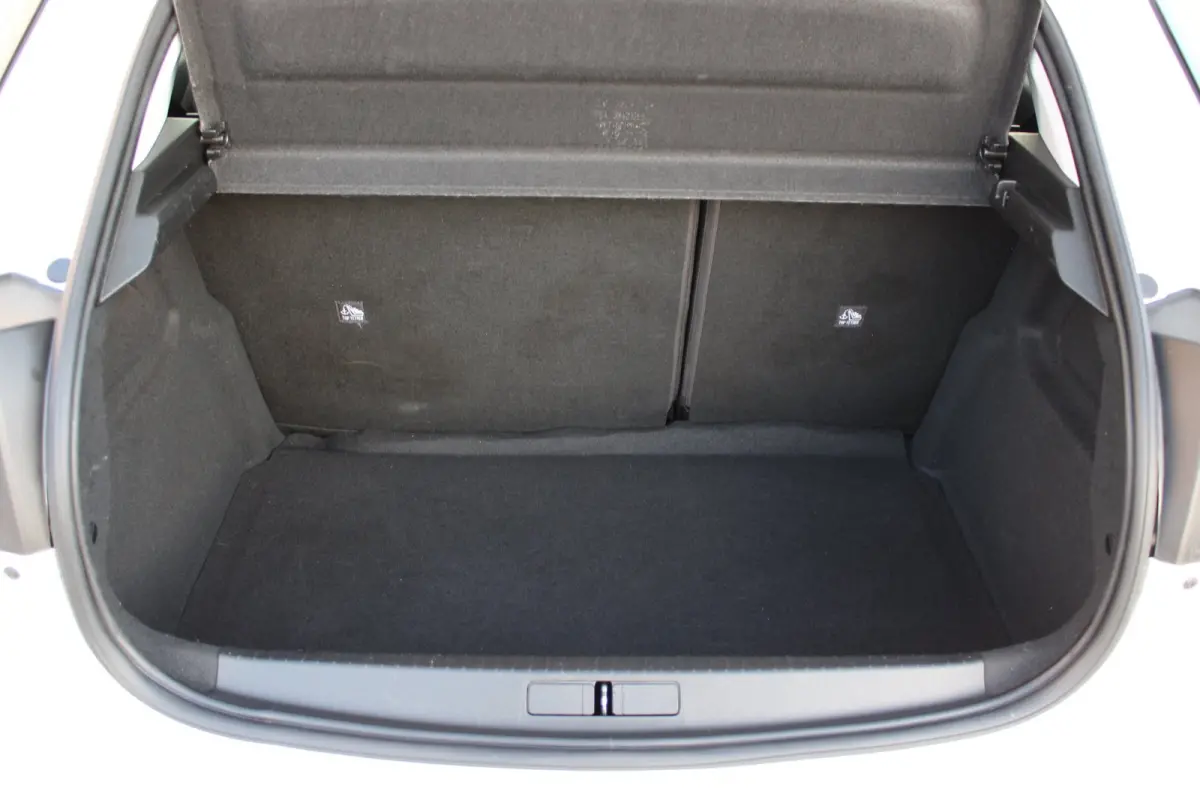 1.2 Elegance / Navigatie / Camera / Parkeersensoren / LED / Keyless / 16'' LMV /