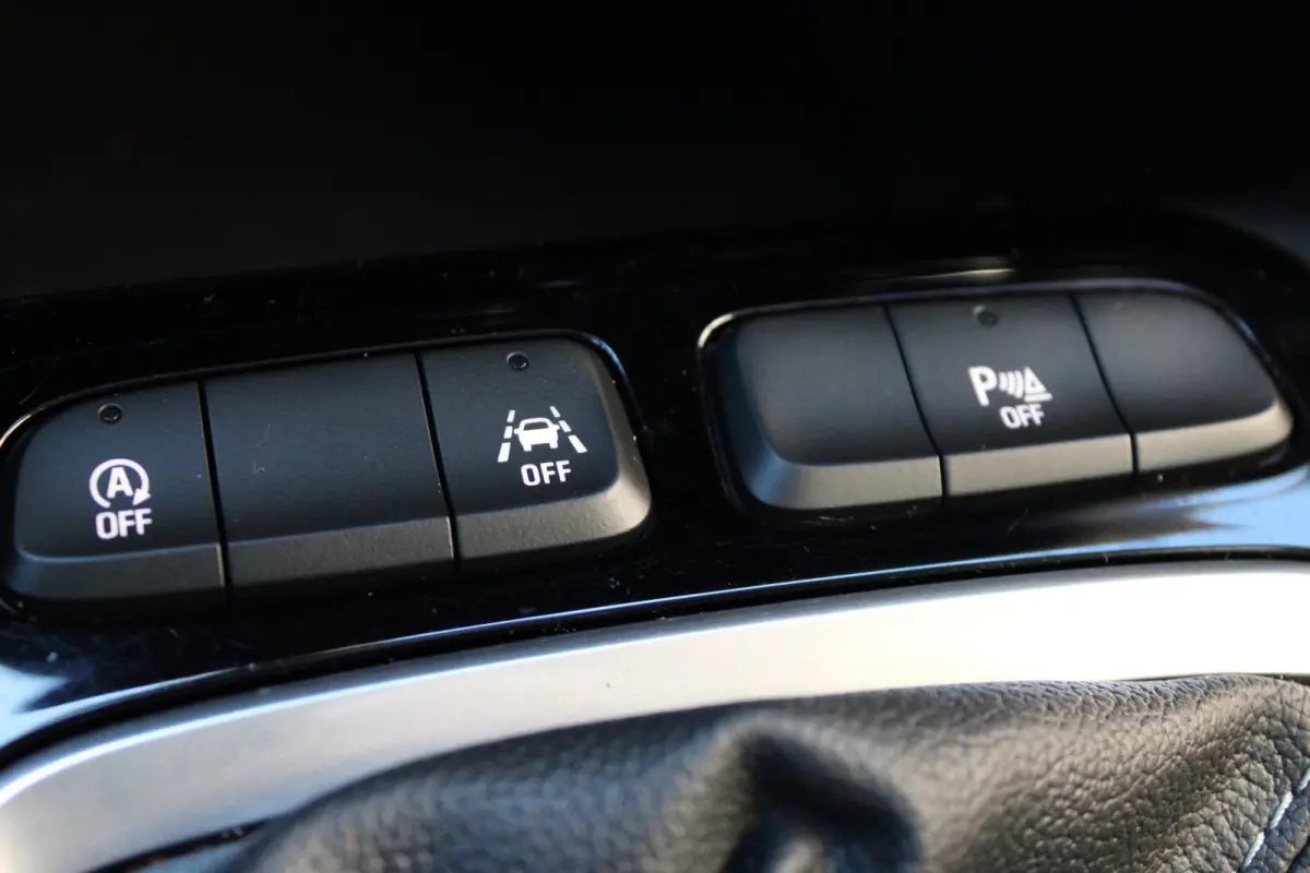 1.2 Elegance / Navigatie / Camera / Parkeersensoren / LED / Keyless / 16'' LMV /