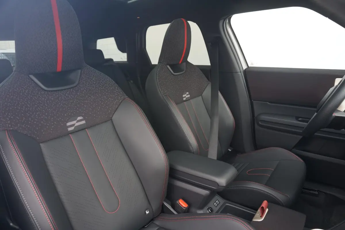SE ALL4 John Cooper Works Trim | Harman Kardon | Panoramadak | Head-Up Display | Stoel & Stuurverwarming | Driving Assistant Plus